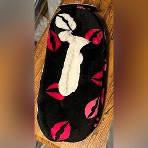 🥳 3/$15 🥳 NWT Cozy Black and Pink Women's Slipper Socks